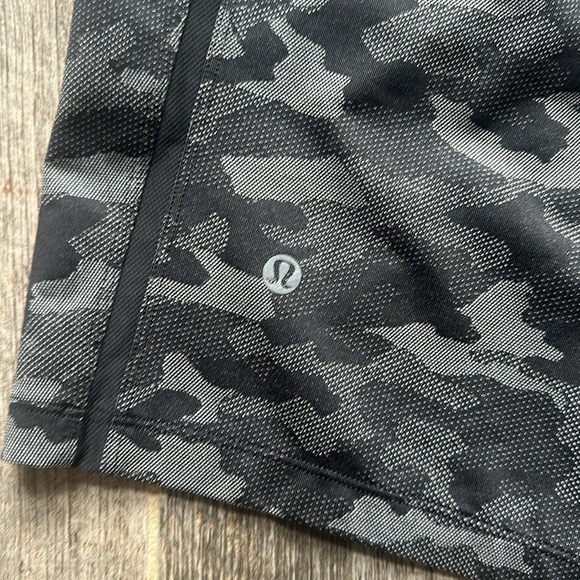 Men’s Lululemon Pace Breaker shorts size small - Picture 2 of 7